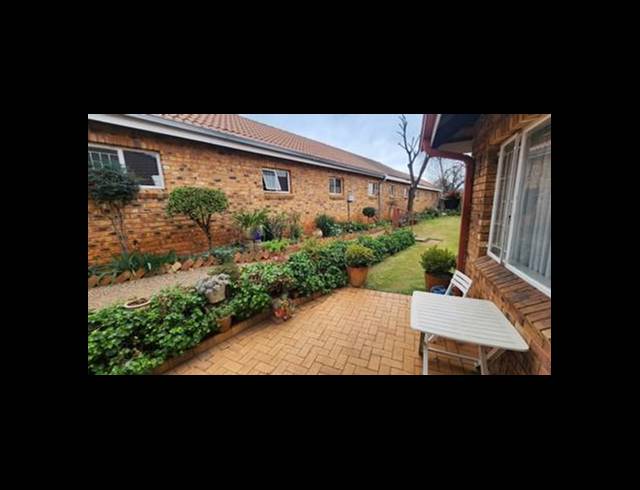 2 BEDROOM TOWNHOUSE FOR SALE IN PRIMROSE